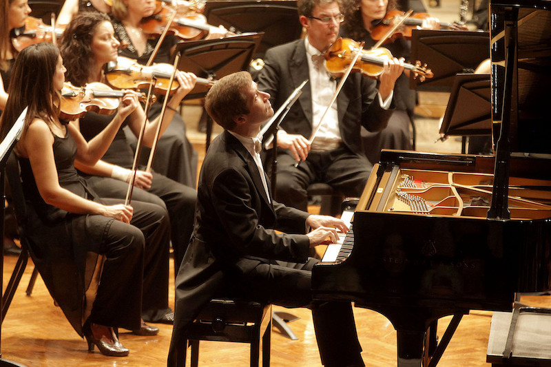 БГФ: Чувени Лугански две вечери са Филхармониjом