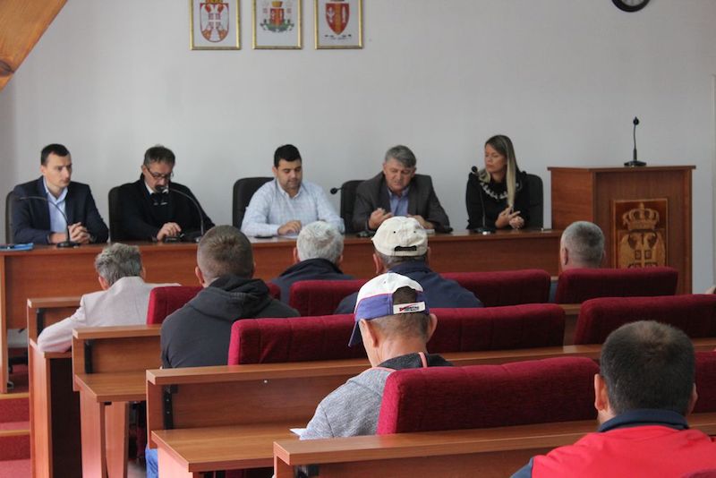 Интервју  за пријем нових радника у фабрици ПВЦ столарије у Брасини