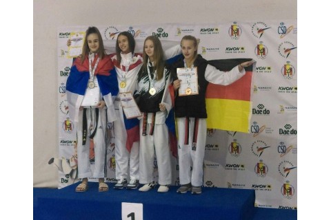 Теквондо: Андреа вицешампионски, Реља бронзани
