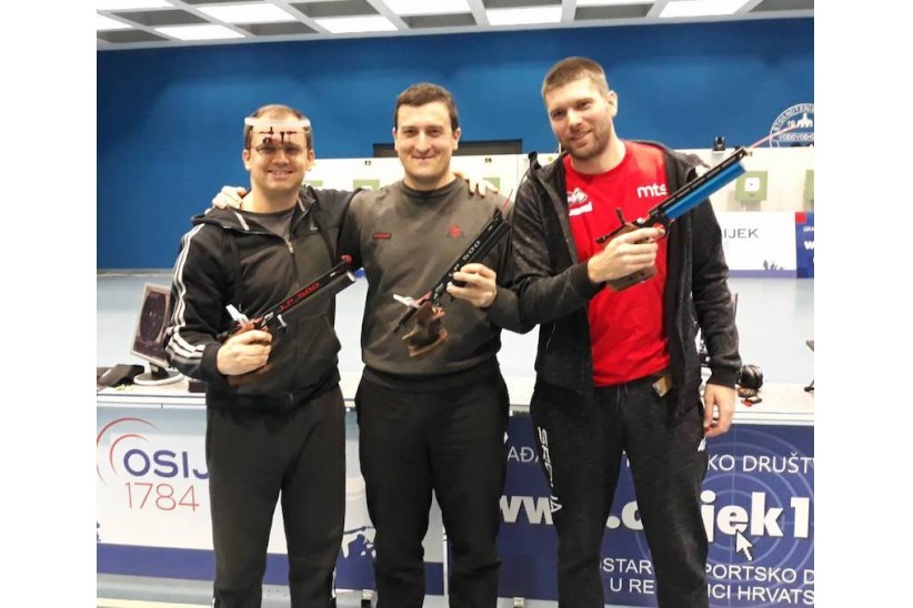 Osijek-bozicni-turnir-2018-Mikec-Kacavenda-Grgic.jpg