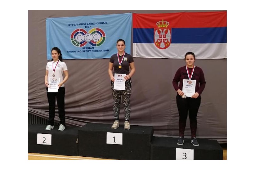 puska-juniorke.jpg