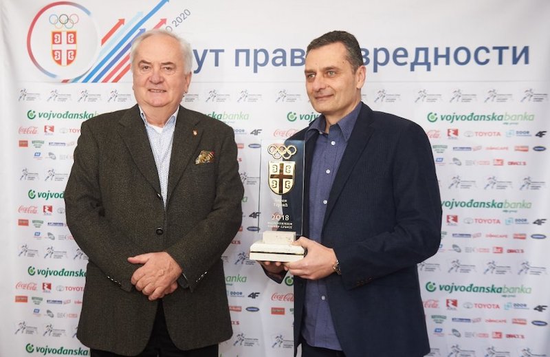 Божидар Маљковић предао награду Зорану Терзићу