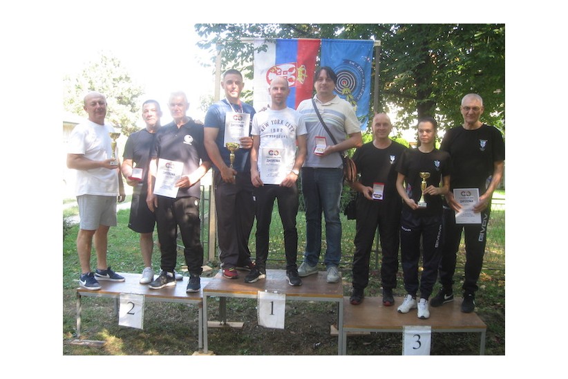 MK puska lezeci, ekipno.JPG