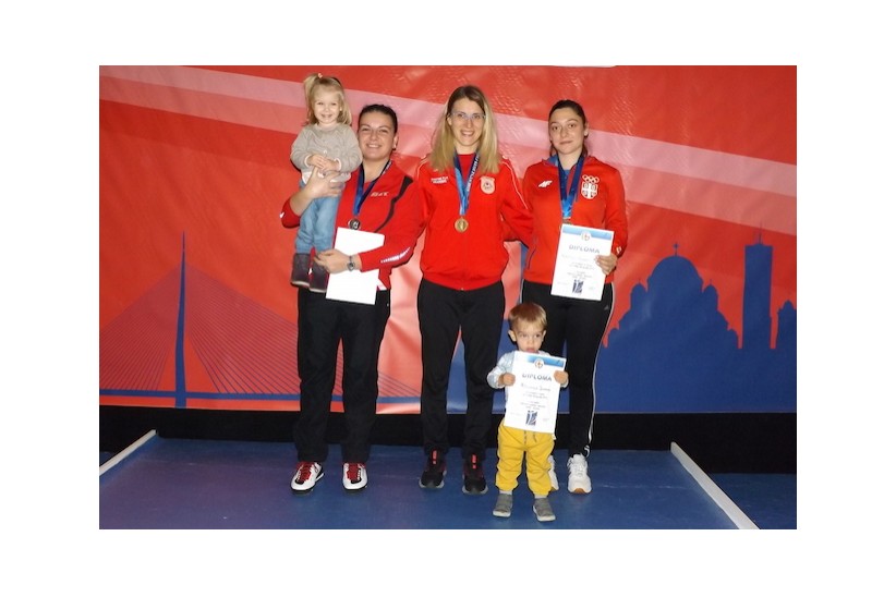 Zene-pistolj-medalje.JPG