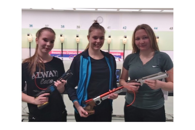Juniorke pistolj Popov, Todorovic, SMiljanic sleva-min.jpg