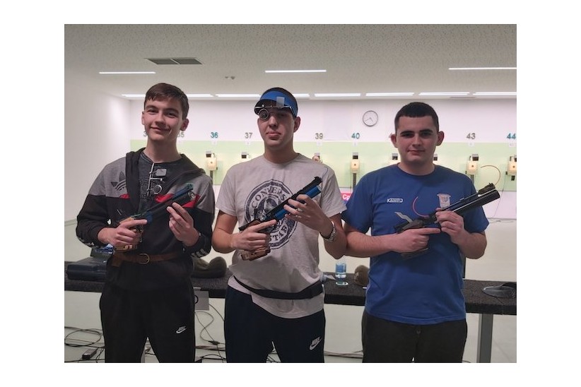 Juniori pistolj Miladinovic, Ivanovski, Savic s leva-min.jpg