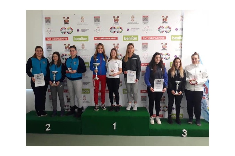 Puska zene, ekipno-min.jpg