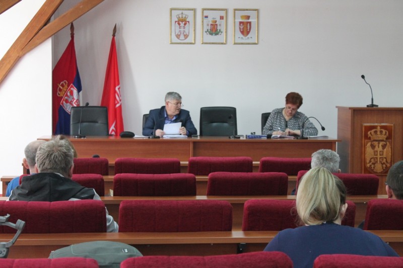 На подручју општине Мали Зворник због Корона вируса превентивно забрањен рад угоститељских објеката, фризерских и козметичких салона, кладионица и играоница