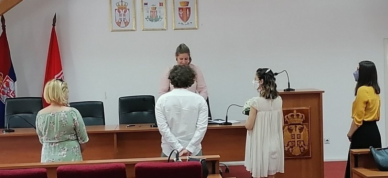 Обављено прво венчање у просторијама општине Мали Зворник од увођења ванредног стања