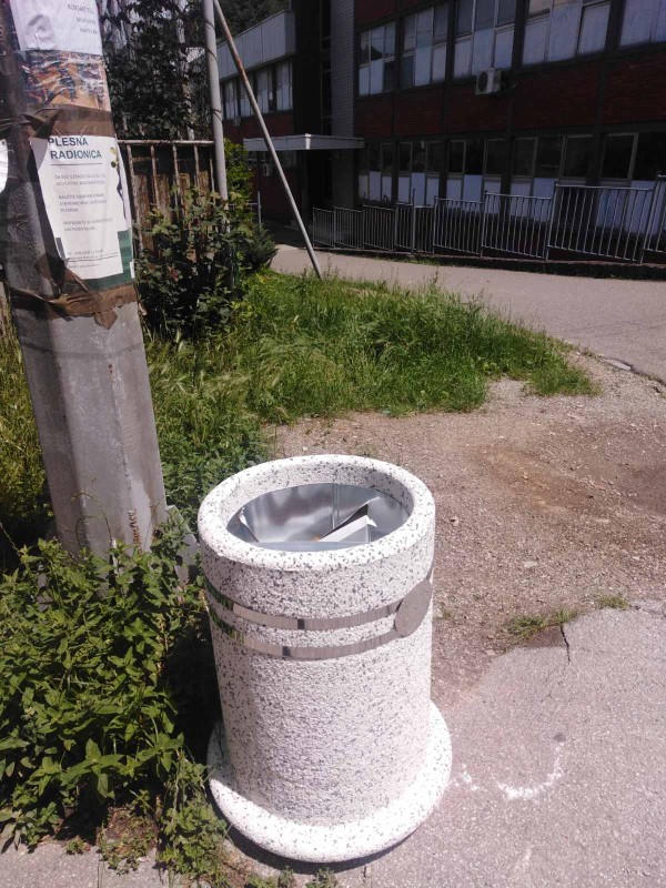 Постављене нове канте за смеће у месној заједници Центар