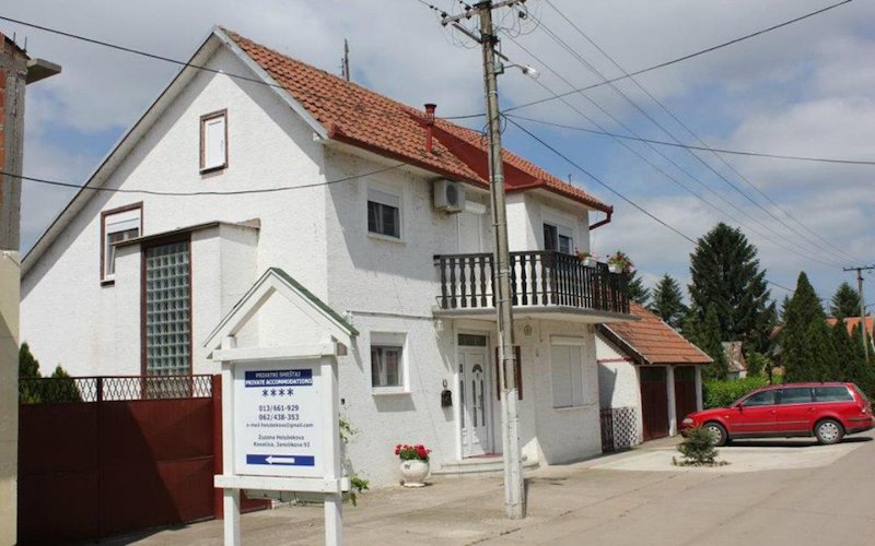 КУЋА СА СОБАМА ЗА ИЗДАВАЊЕ JОНОВСКА JЕЛЕНА (ВИЛА КОВАЧИЦА)